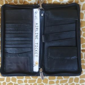 Privata Leather Traveling Organizer Wallet